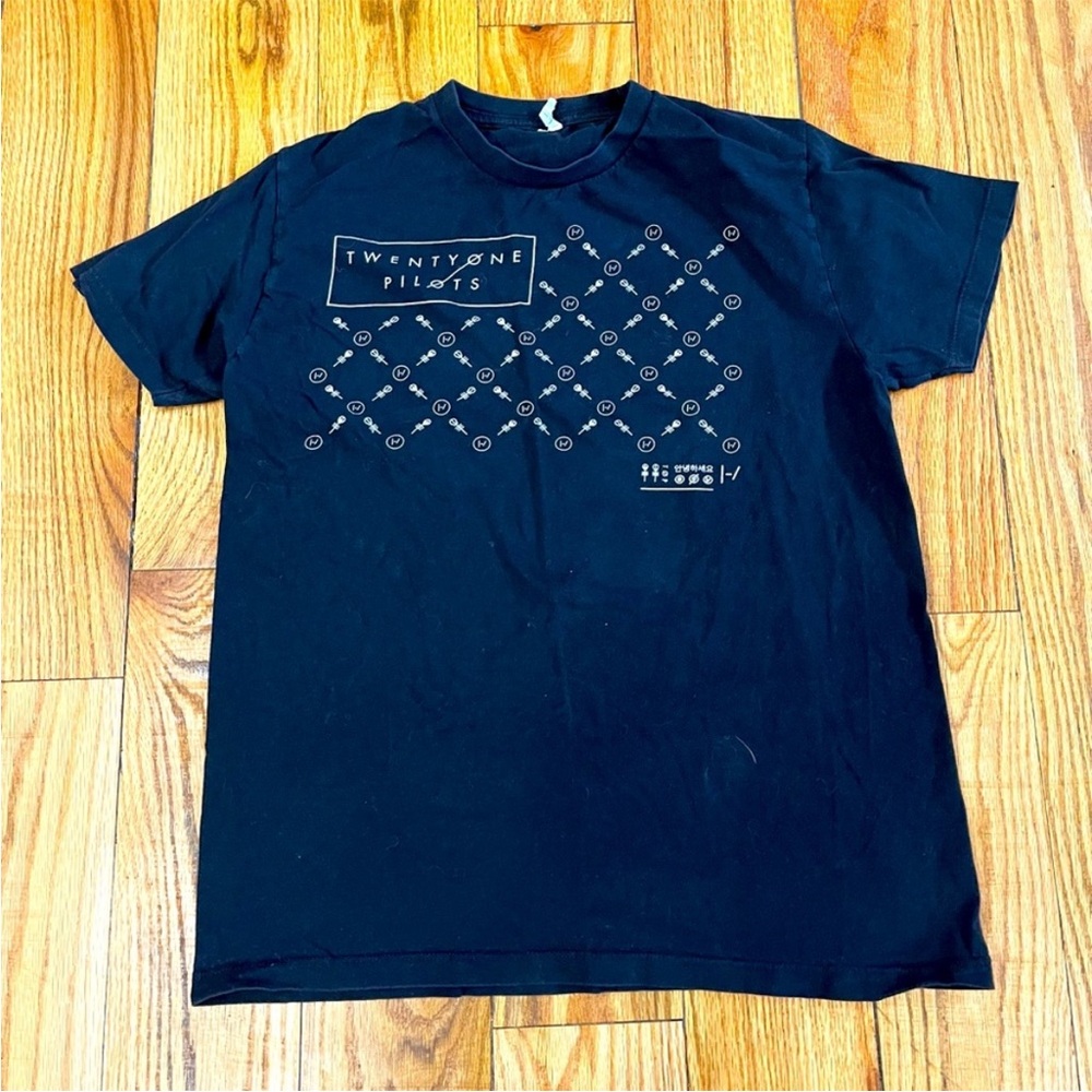 Twenty one pilots T-Shirt size large